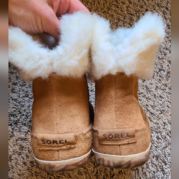 Sorel boots size 6.5 - Picture 3 of 6